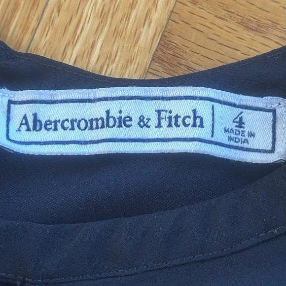 💕Abercrombie & Fitch Black Chiffon Long Sleeve Romper Shorts 4 EUC - Picture 12 of 13